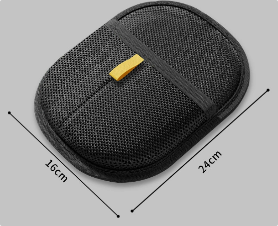 The pet grooming glove in black, shown with its 24 by 16 cm dimensions